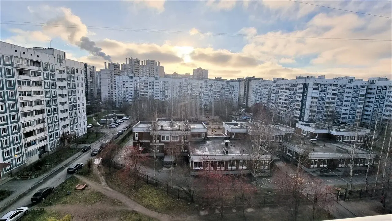 трехкомнатная квартира в Санкт-Петербурге по адресу: Камышовая ул., 22, к 1