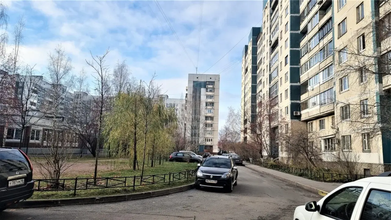 трехкомнатная квартира в Санкт-Петербурге по адресу: Камышовая ул., 22, к 1