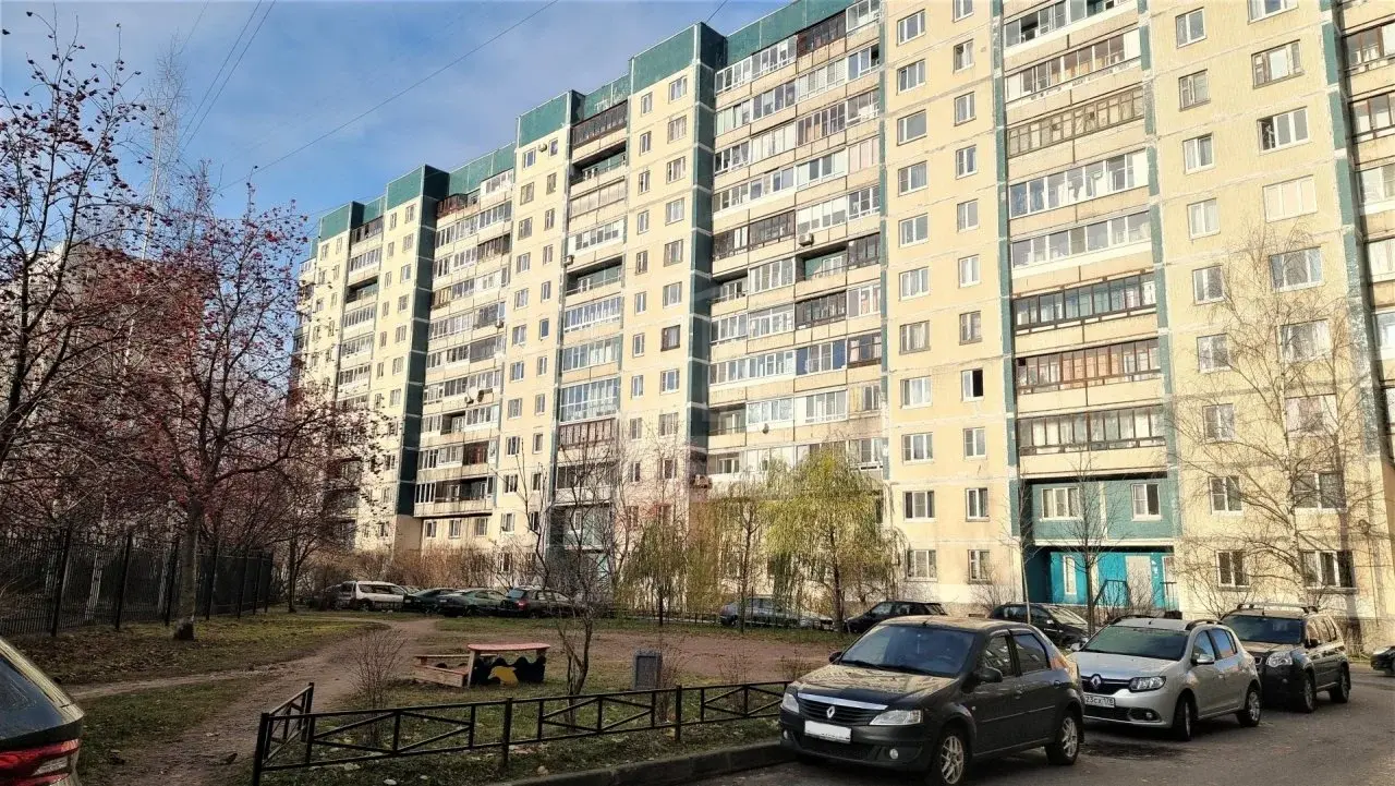 трехкомнатная квартира в Санкт-Петербурге по адресу: Камышовая ул., 22, к 1