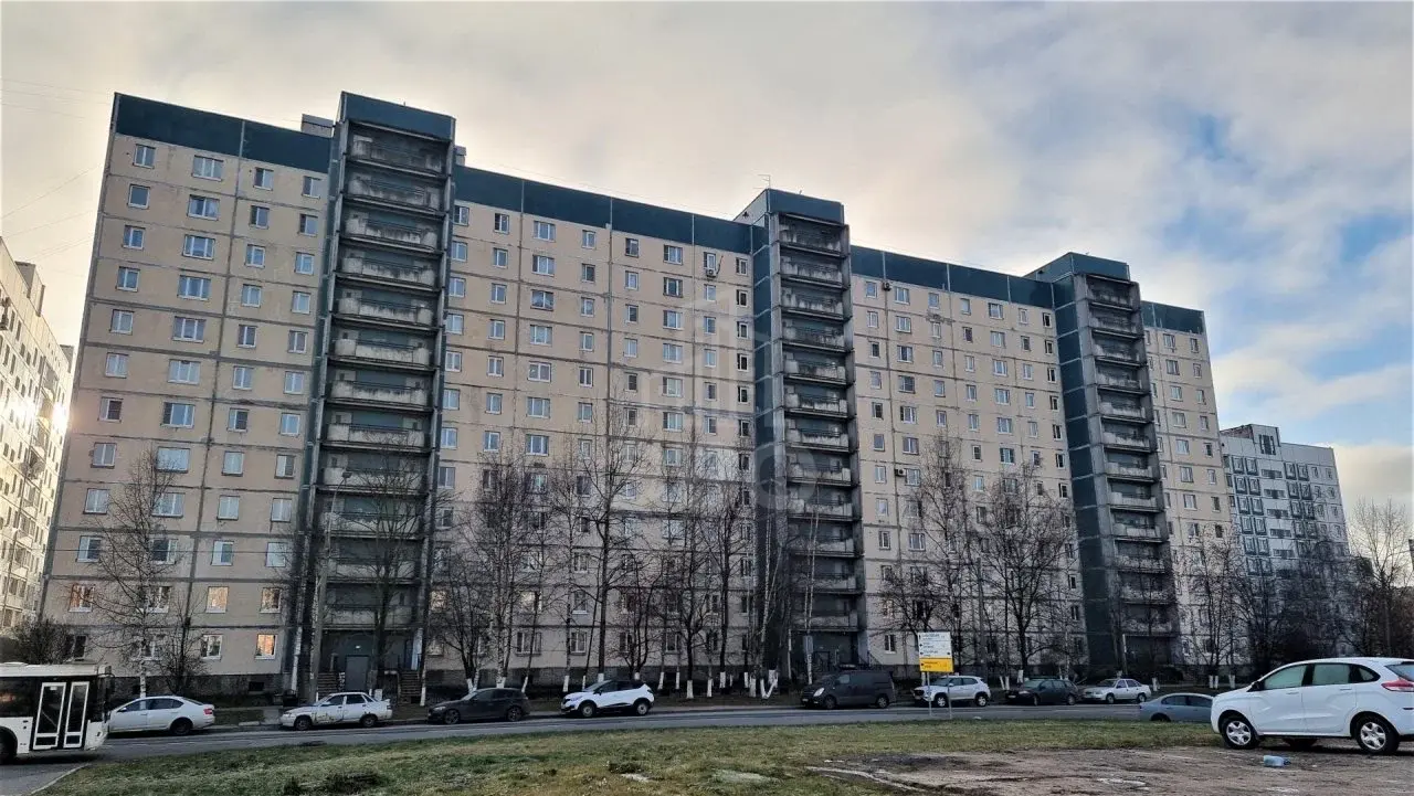 трехкомнатная квартира в Санкт-Петербурге по адресу: Камышовая ул., 22, к 1