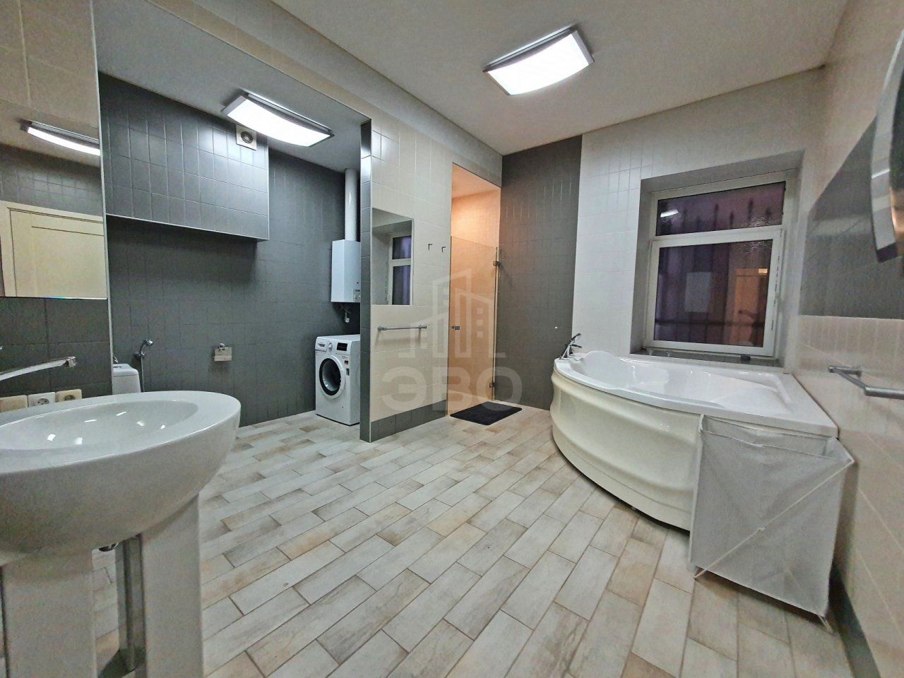 трехкомнатная квартира в Санкт-Петербурге по адресу: Фурштатская ул., 44