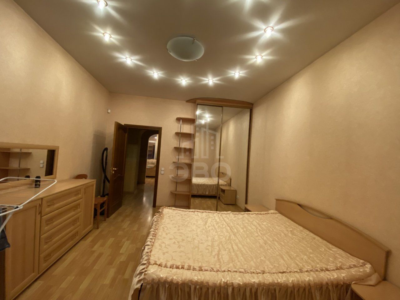 трехкомнатная квартира в Санкт-Петербурге по адресу: Варшавская ул., 104