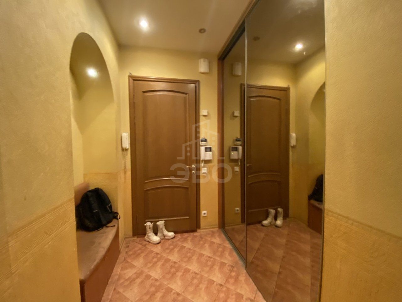 трехкомнатная квартира в Санкт-Петербурге по адресу: Варшавская ул., 104