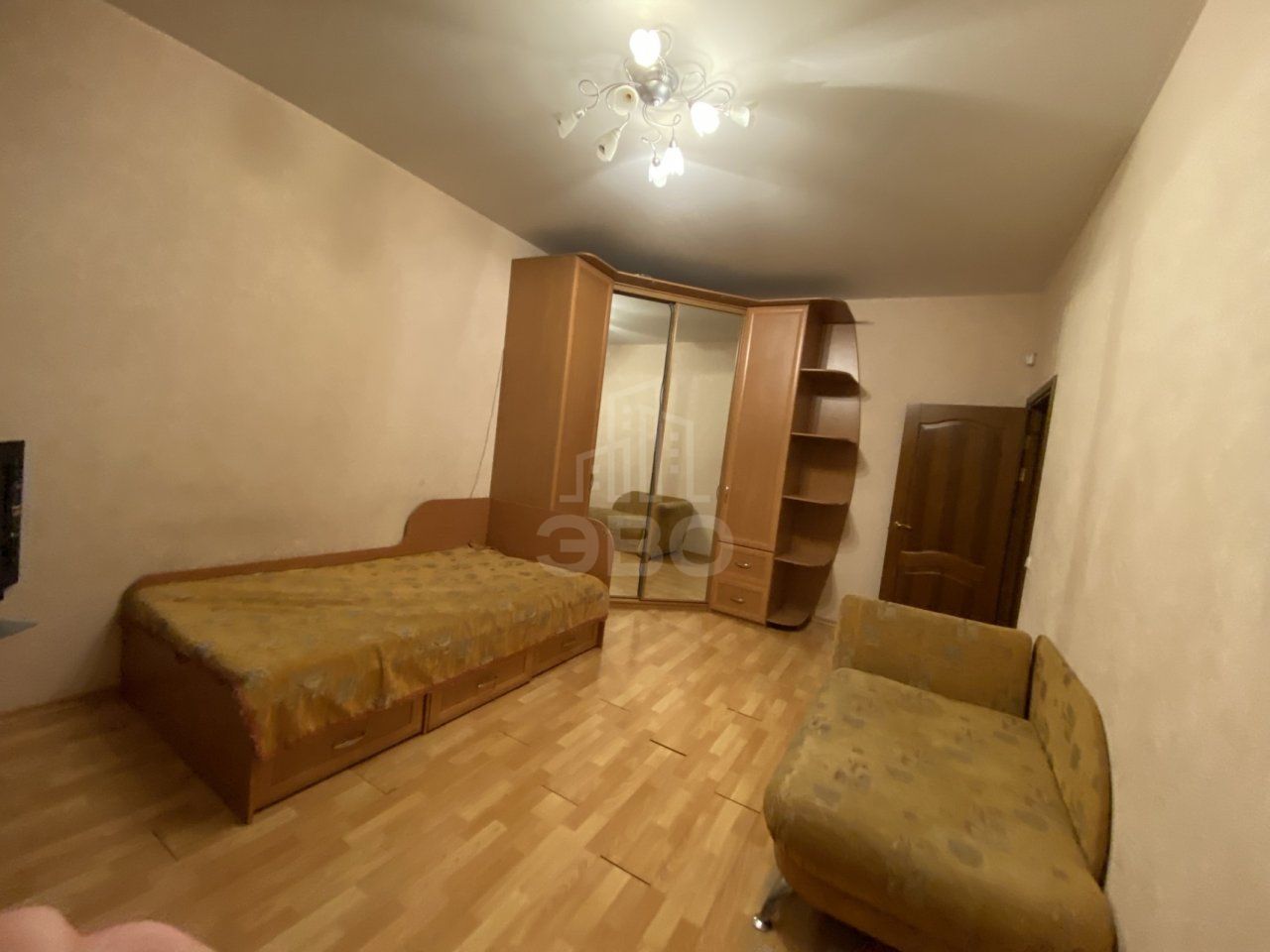 трехкомнатная квартира в Санкт-Петербурге по адресу: Варшавская ул., 104