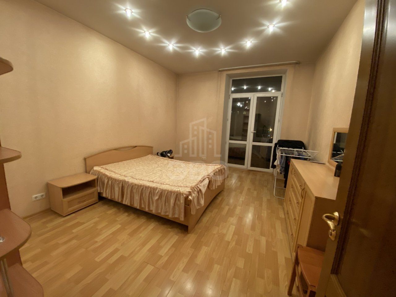 трехкомнатная квартира в Санкт-Петербурге по адресу: Варшавская ул., 104