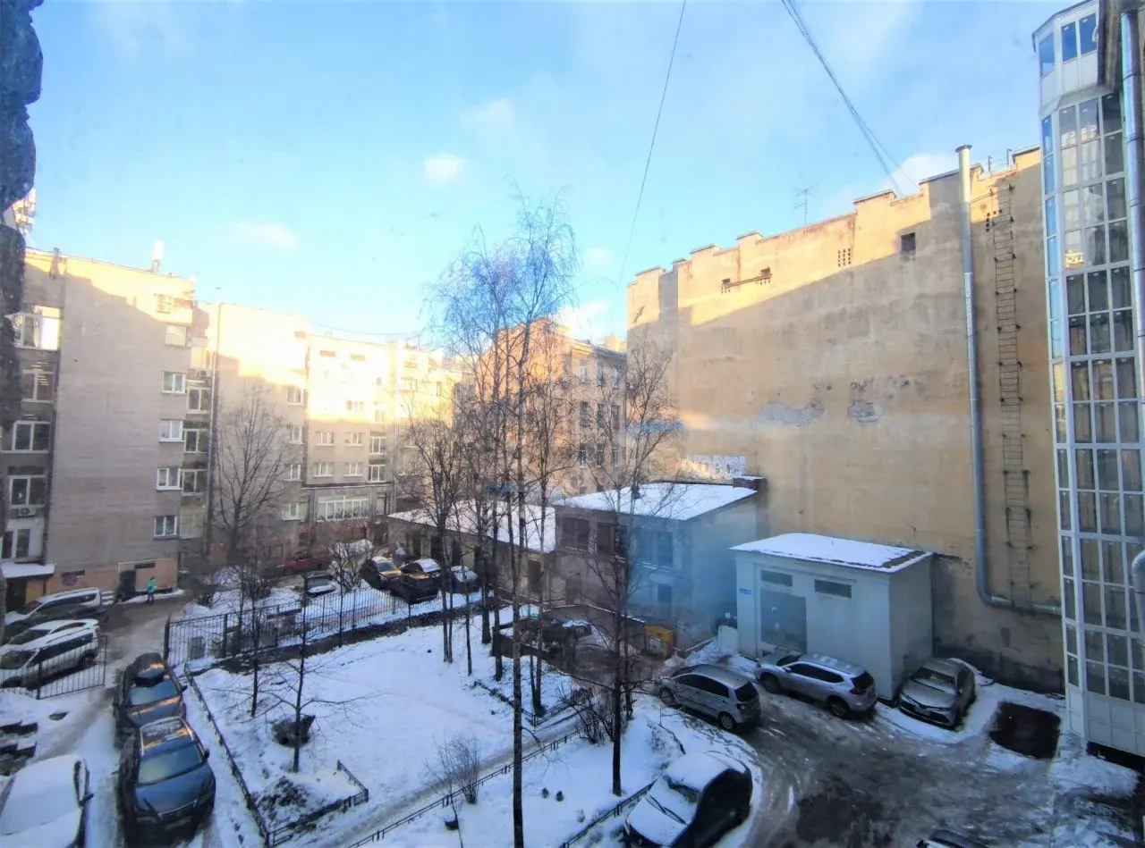 трехкомнатная квартира в Санкт-Петербурге по адресу: Блохина ул., 23