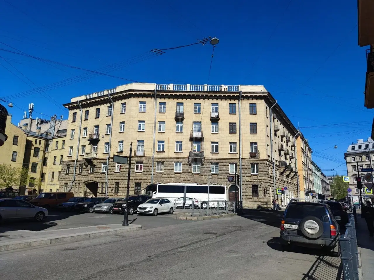 трехкомнатная квартира в Санкт-Петербурге по адресу: Блохина ул., 23