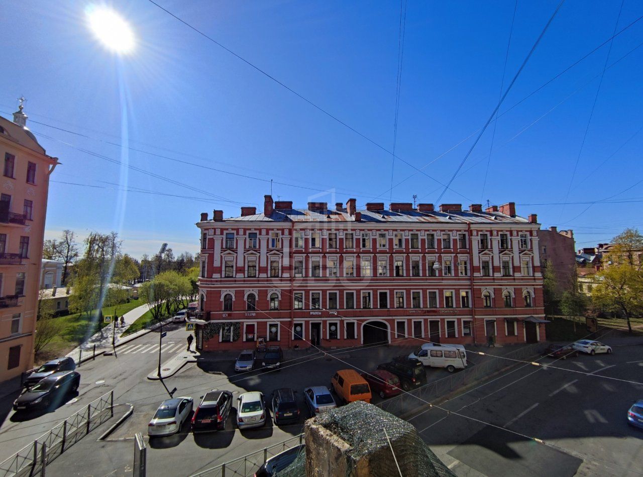 трехкомнатная квартира в Санкт-Петербурге по адресу: Блохина ул., 23