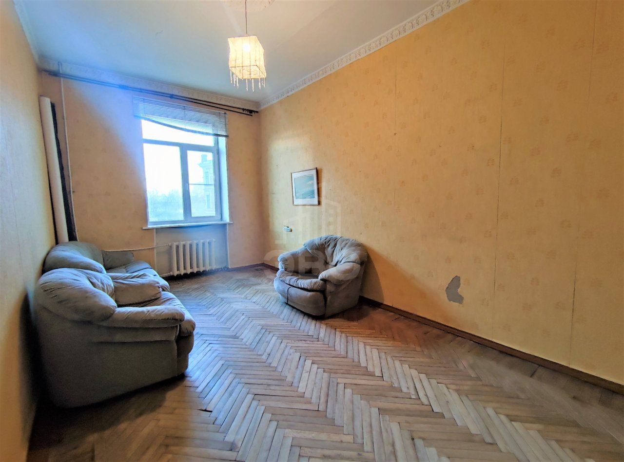 трехкомнатная квартира в Санкт-Петербурге по адресу: Блохина ул., 23