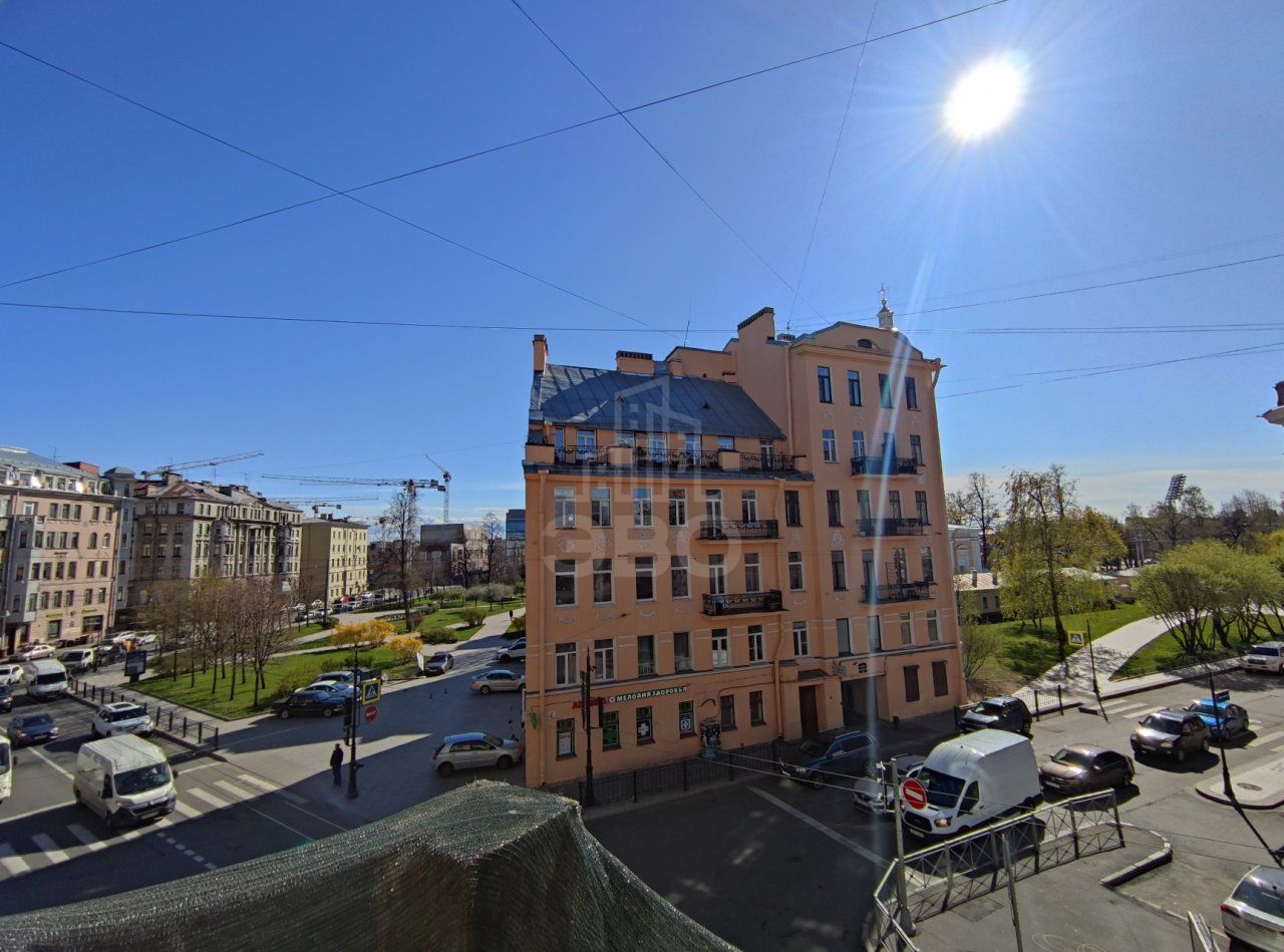 трехкомнатная квартира в Санкт-Петербурге по адресу: Блохина ул., 23