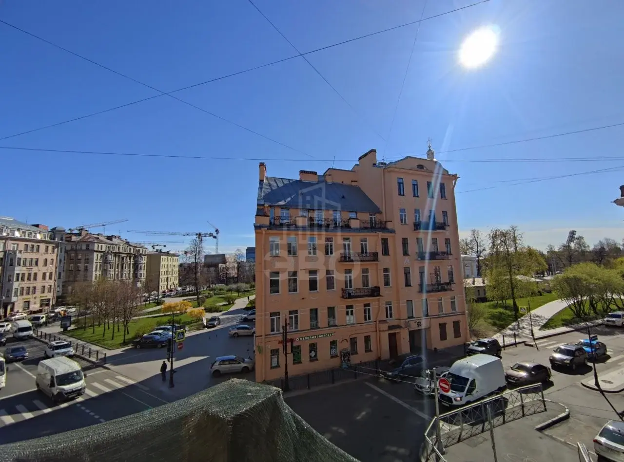 трехкомнатная квартира в Санкт-Петербурге по адресу: Блохина ул., 23