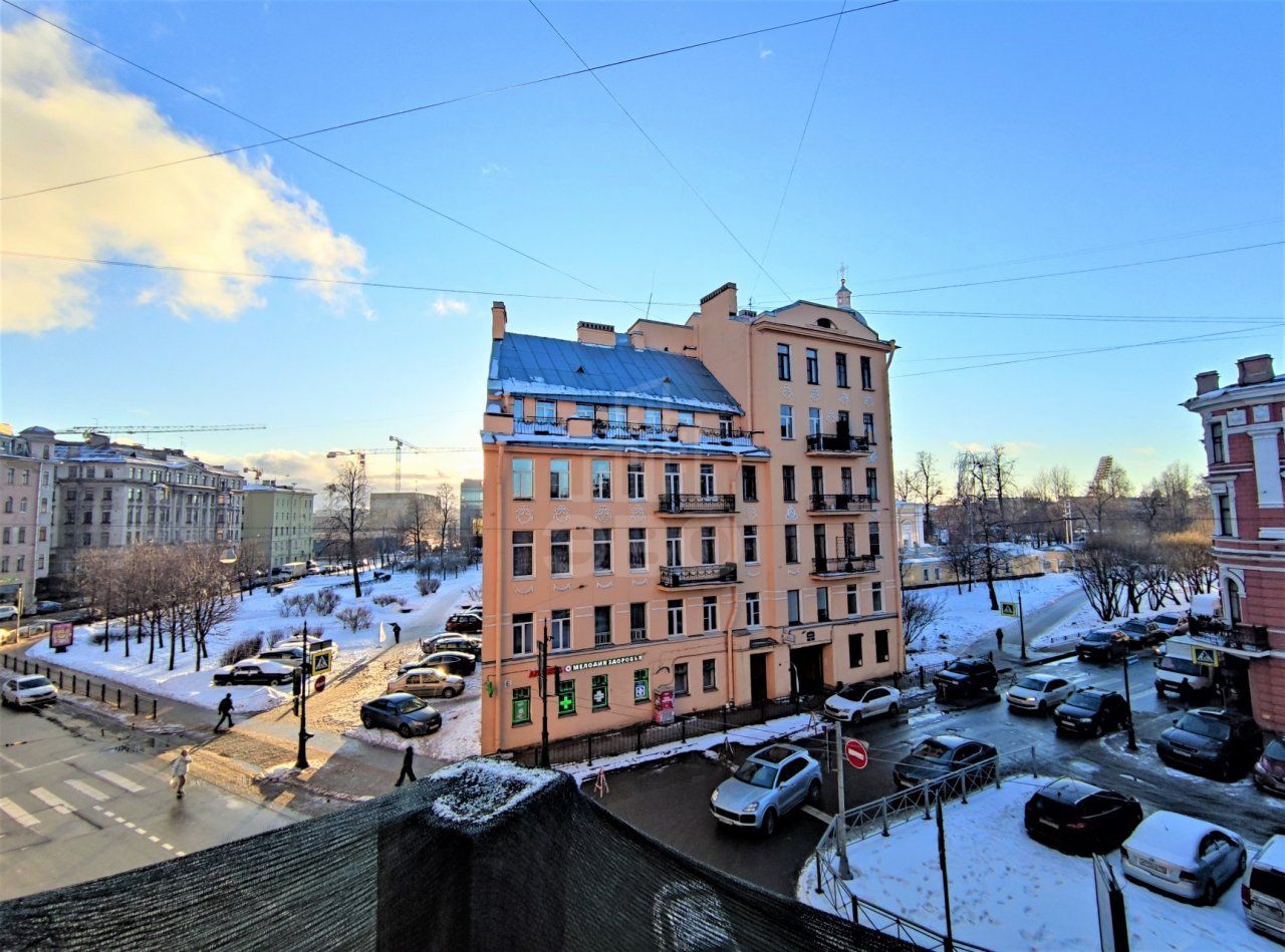 трехкомнатная квартира в Санкт-Петербурге по адресу: Блохина ул., 23