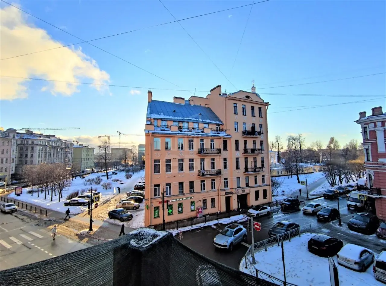 трехкомнатная квартира в Санкт-Петербурге по адресу: Блохина ул., 23