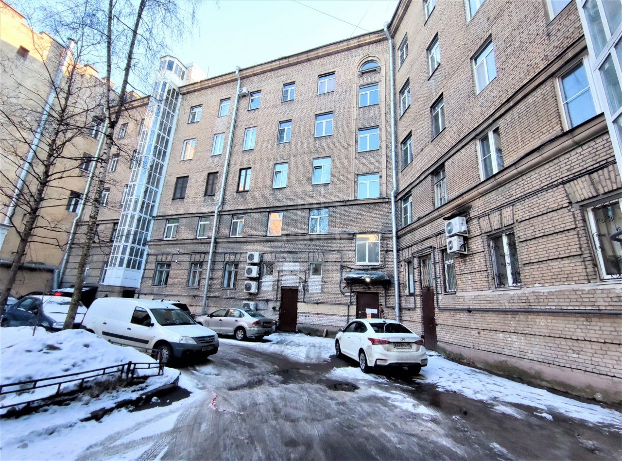 трехкомнатная квартира в Санкт-Петербурге по адресу: Блохина ул., 23