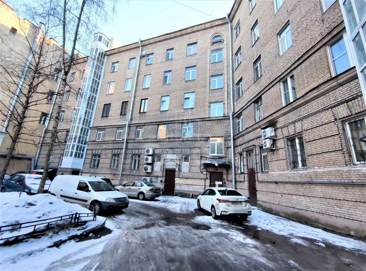 трехкомнатная квартира в Санкт-Петербурге по адресу: Блохина ул., 23