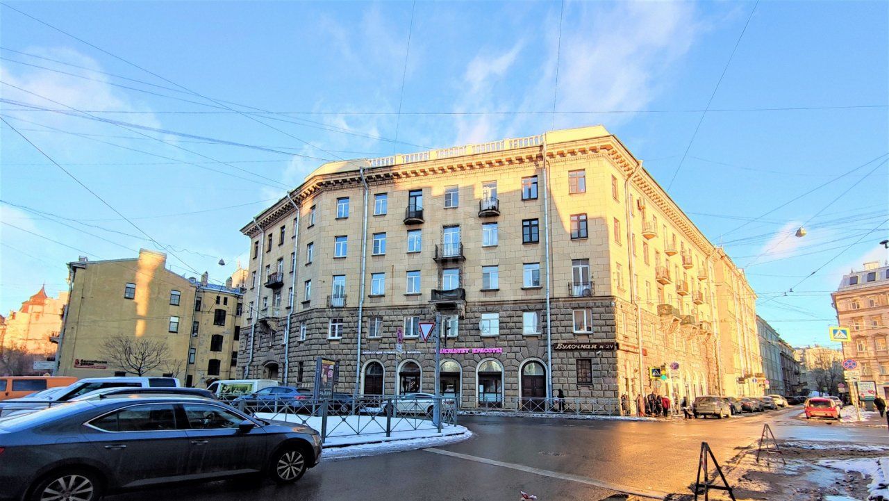 трехкомнатная квартира в Санкт-Петербурге по адресу: Блохина ул., 23