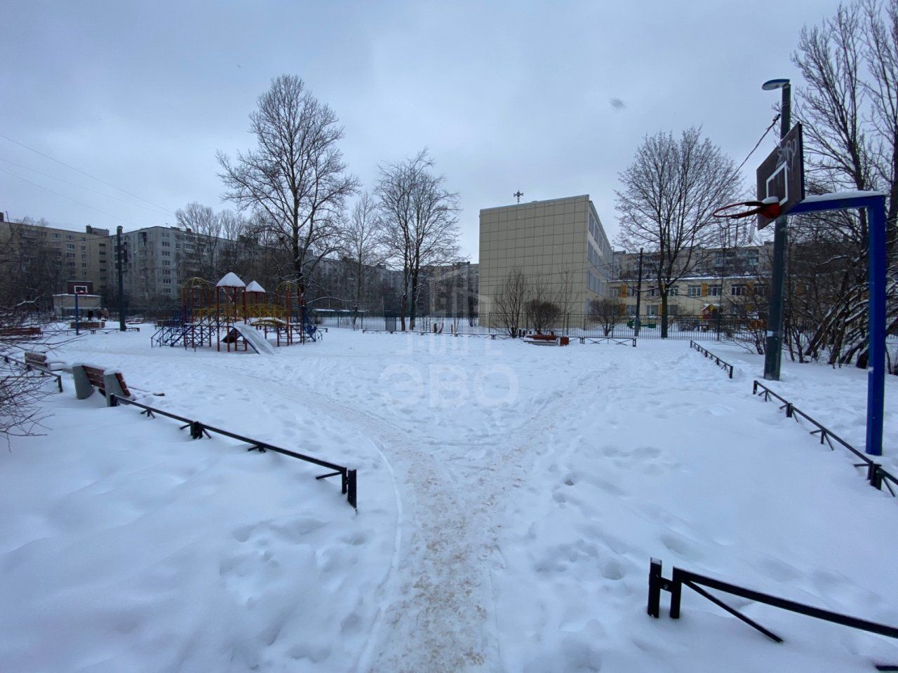 трехкомнатная квартира в Санкт-Петербурге по адресу: Дыбенко ул., 12, к 1, литера Е