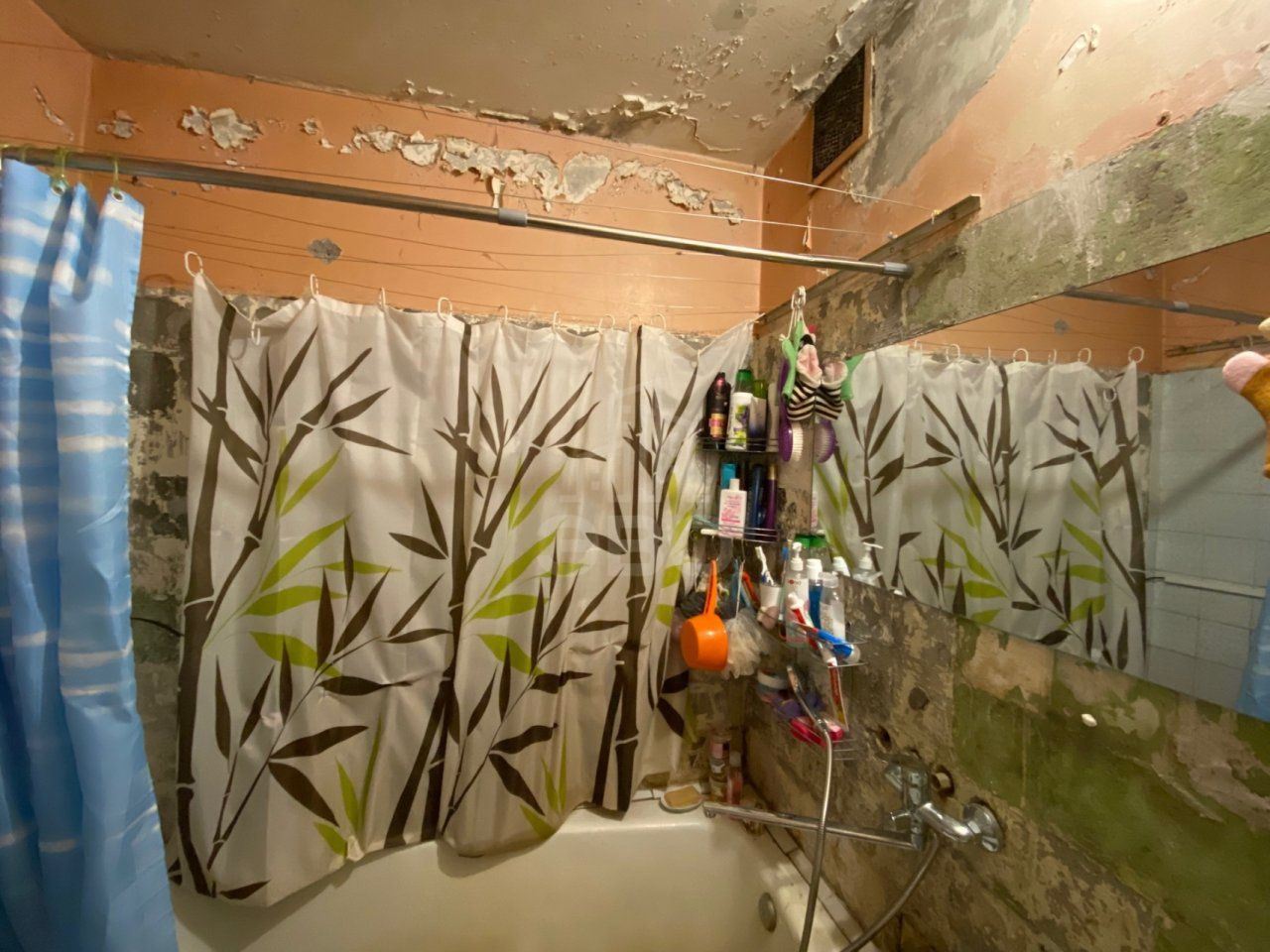 трехкомнатная квартира в Санкт-Петербурге по адресу: Дыбенко ул., 12, к 1, литера Е