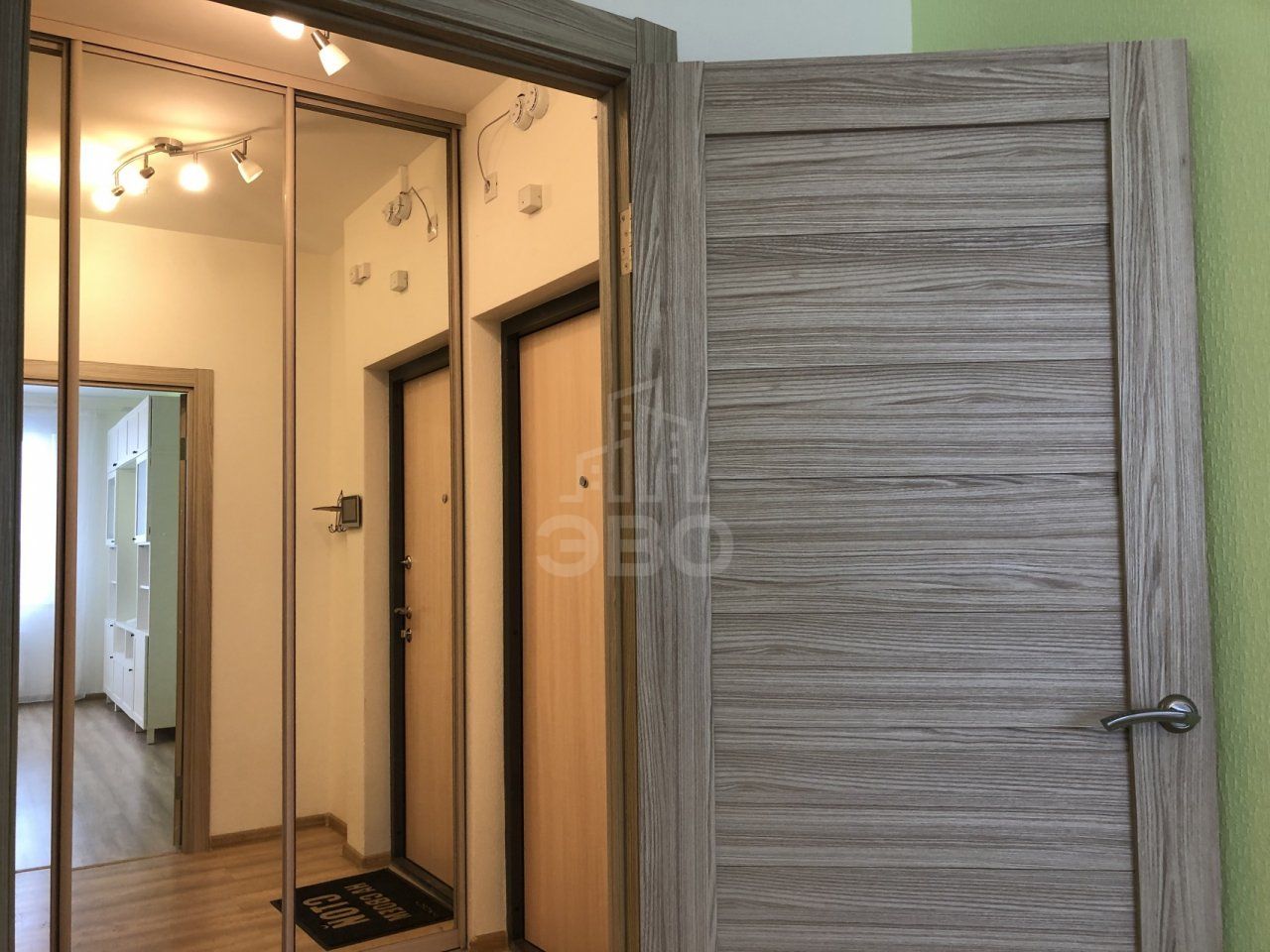 однокомнатная квартира в Санкт-Петербурге по адресу: Среднерогатская ул., 12, к 1