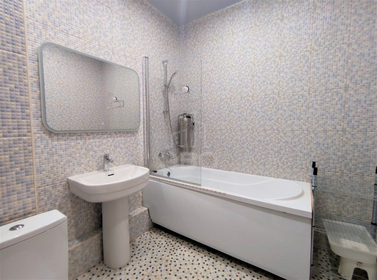 трехкомнатная квартира в Санкт-Петербурге по адресу: Ушаковская наб., 3, к 2, литера А