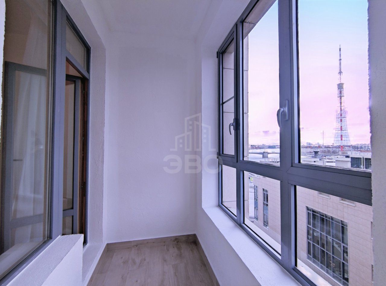 трехкомнатная квартира в Санкт-Петербурге по адресу: Ушаковская наб., 3, к 2, литера А