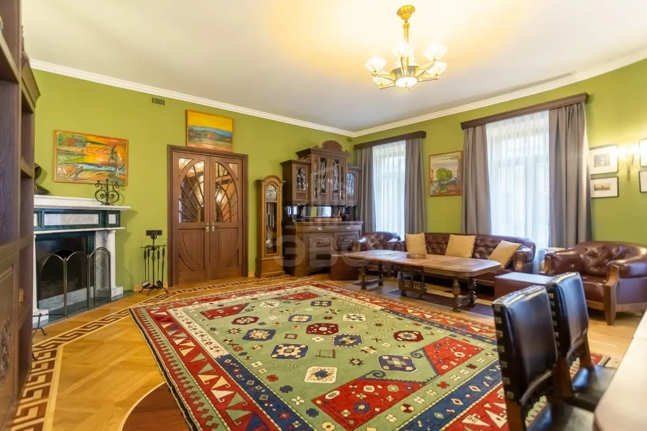 многокомнатная квартира в Санкт-Петербурге по адресу: Караванная ул., 11