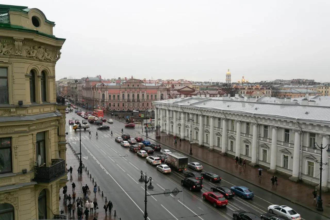 многокомнатная квартира в Санкт-Петербурге по адресу: Караванная ул., 11