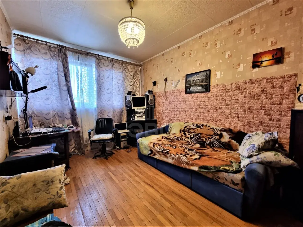 трехкомнатная квартира в Санкт-Петербурге по адресу: Ораниенбаумский проспект, 49, к 1