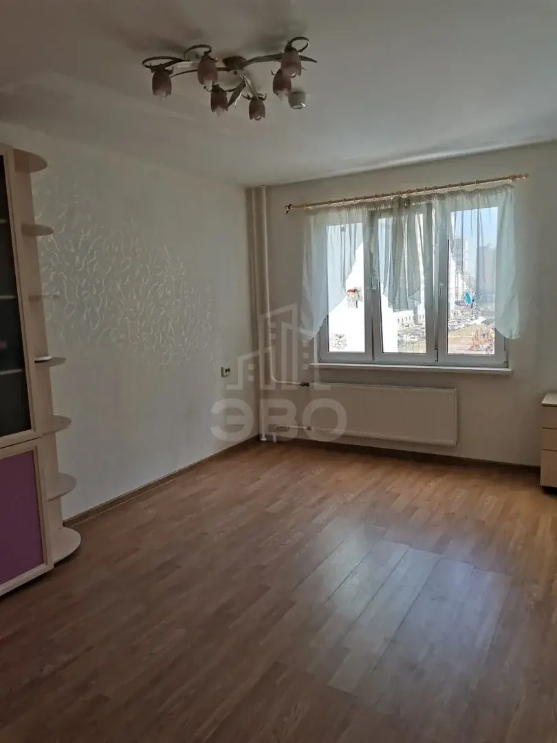 трехкомнатная квартира в Санкт-Петербурге по адресу: Коллонтай ул., 5, к 1