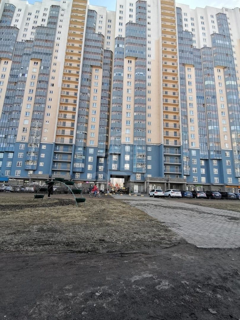 трехкомнатная квартира в Санкт-Петербурге по адресу: Коллонтай ул., 5, к 1