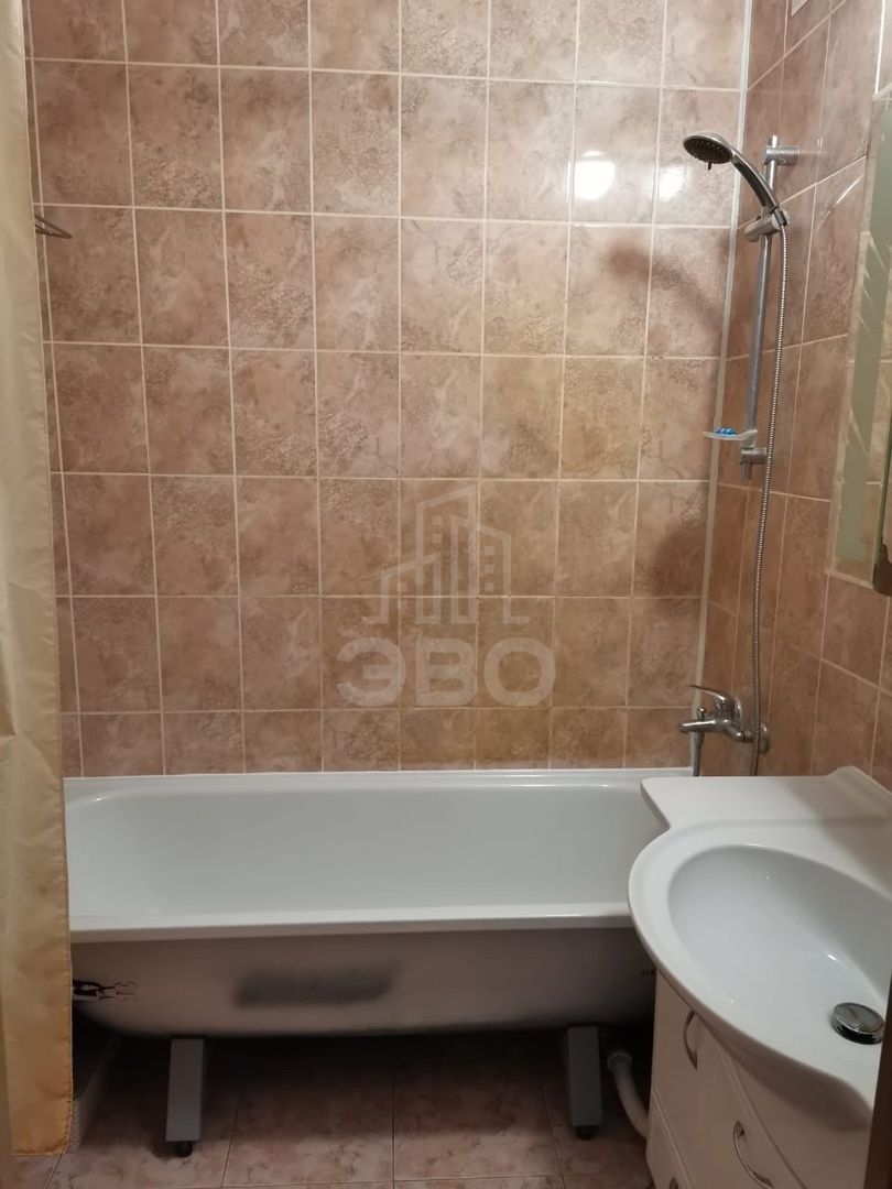 трехкомнатная квартира в Санкт-Петербурге по адресу: Коллонтай ул., 5, к 1