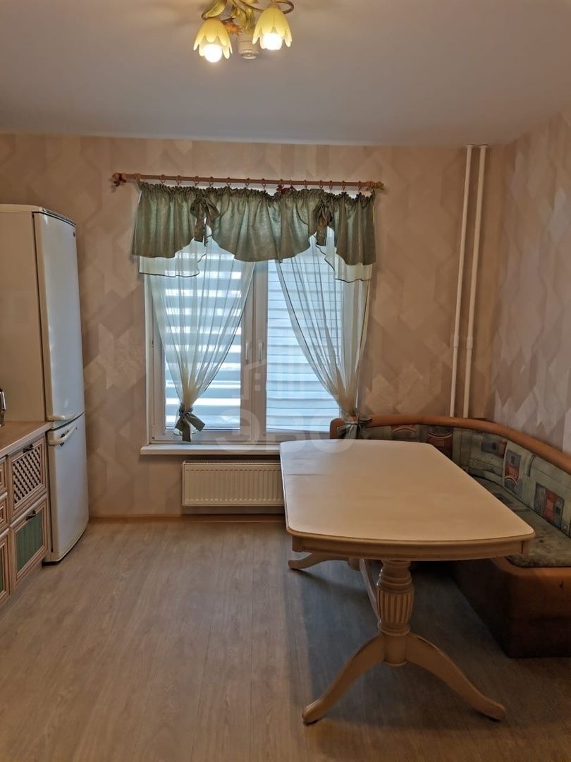 трехкомнатная квартира в Санкт-Петербурге по адресу: Коллонтай ул., 5, к 1