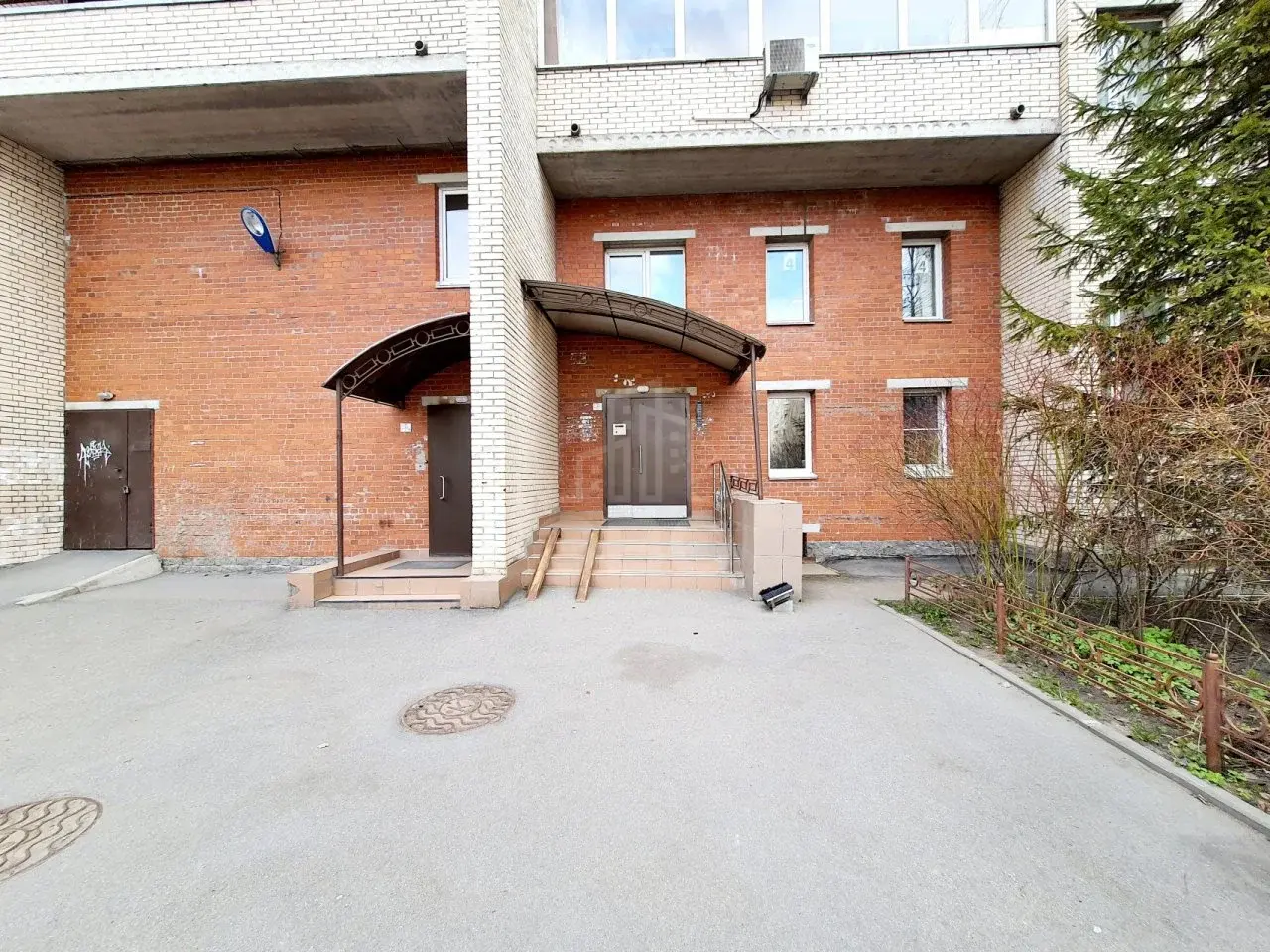 трехкомнатная квартира в Санкт-Петербурге по адресу: Нахимова ул., 11