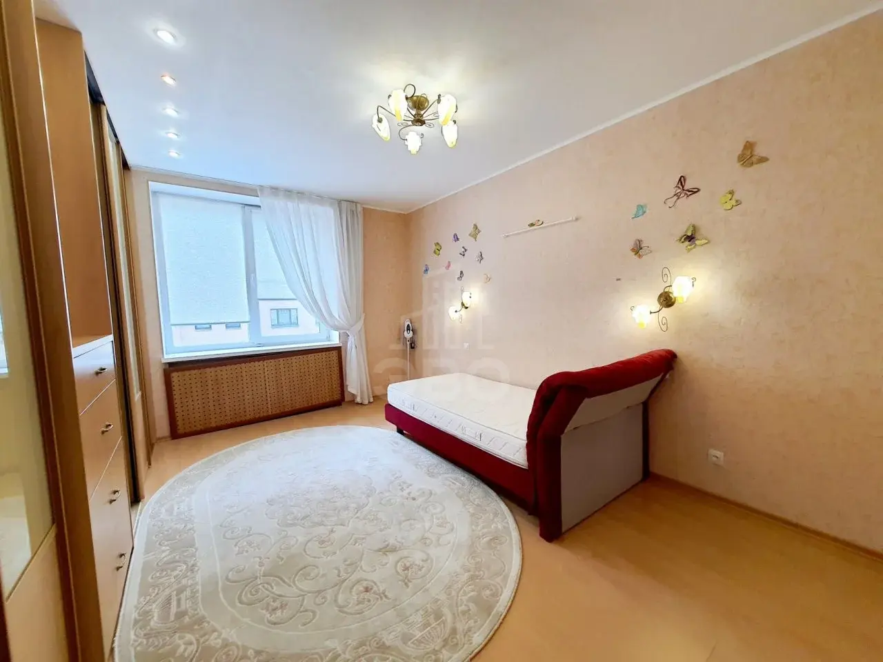 трехкомнатная квартира в Санкт-Петербурге по адресу: Нахимова ул., 11