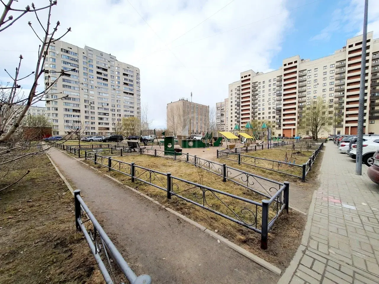 трехкомнатная квартира в Санкт-Петербурге по адресу: Нахимова ул., 11