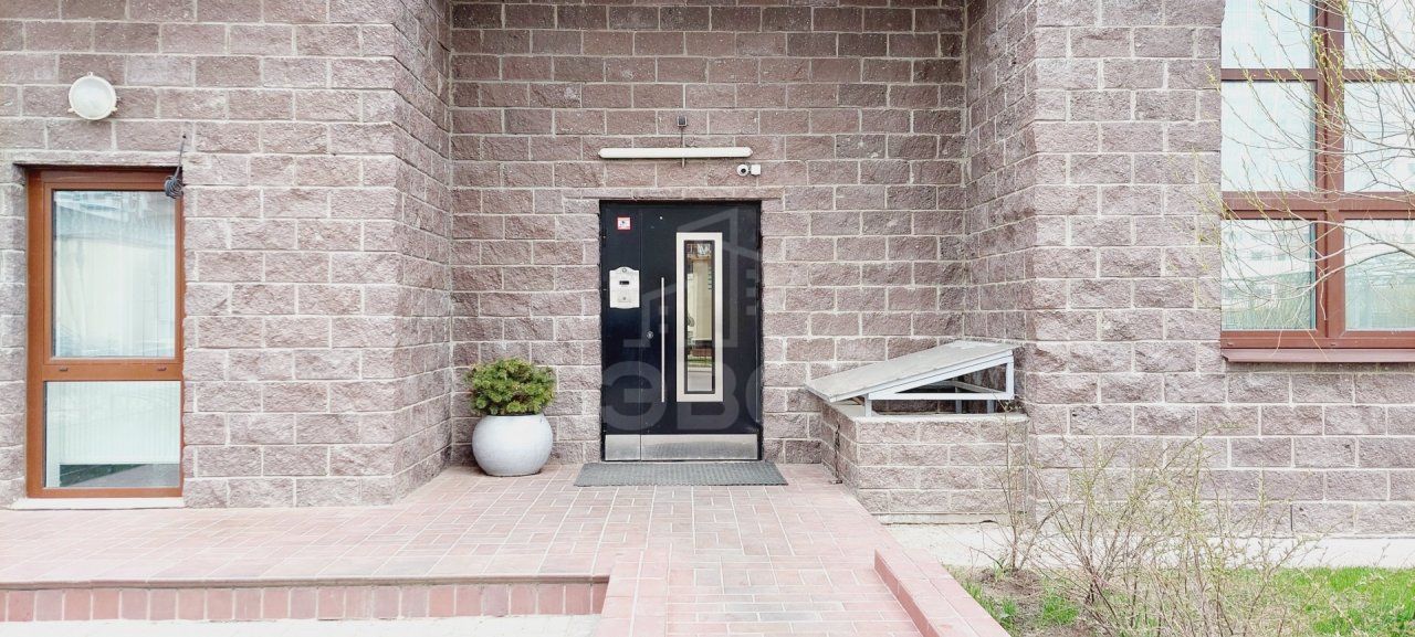 трехкомнатная квартира в Санкт-Петербурге по адресу: Заречная ул., 11, к 4