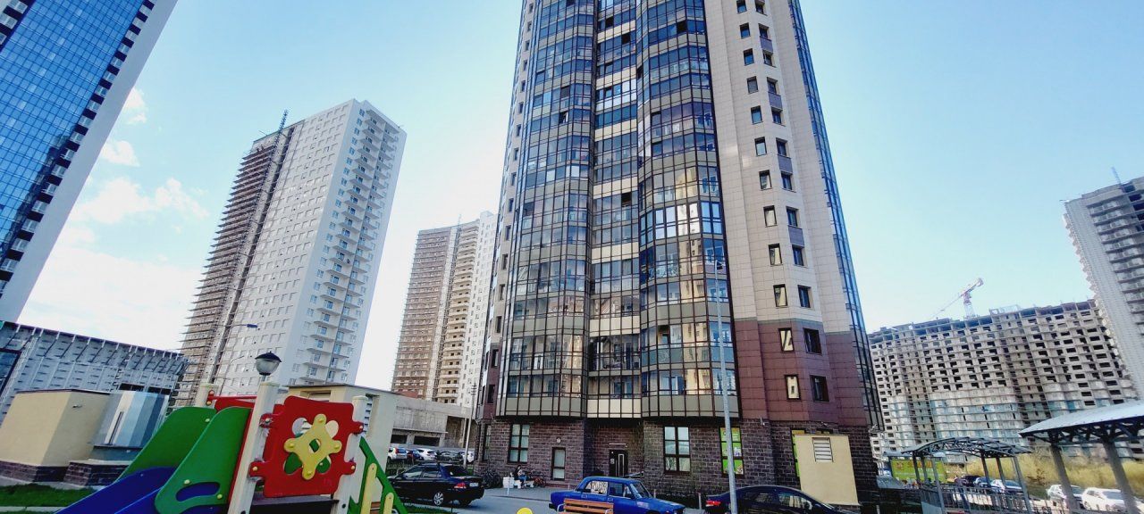 трехкомнатная квартира в Санкт-Петербурге по адресу: Заречная ул., 11, к 4