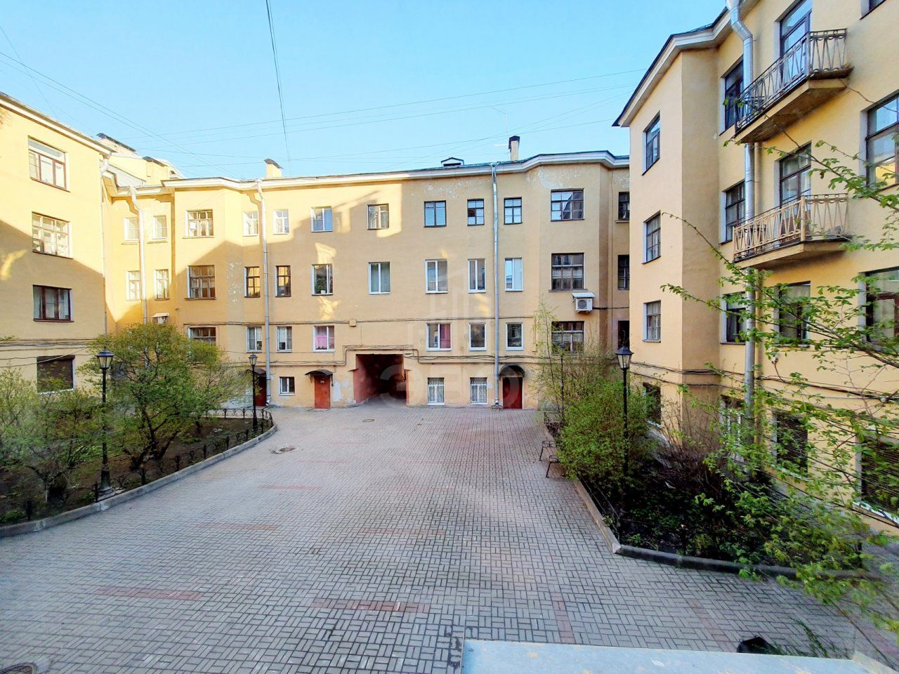 трехкомнатная квартира в Санкт-Петербурге по адресу: Садовая ул., 125