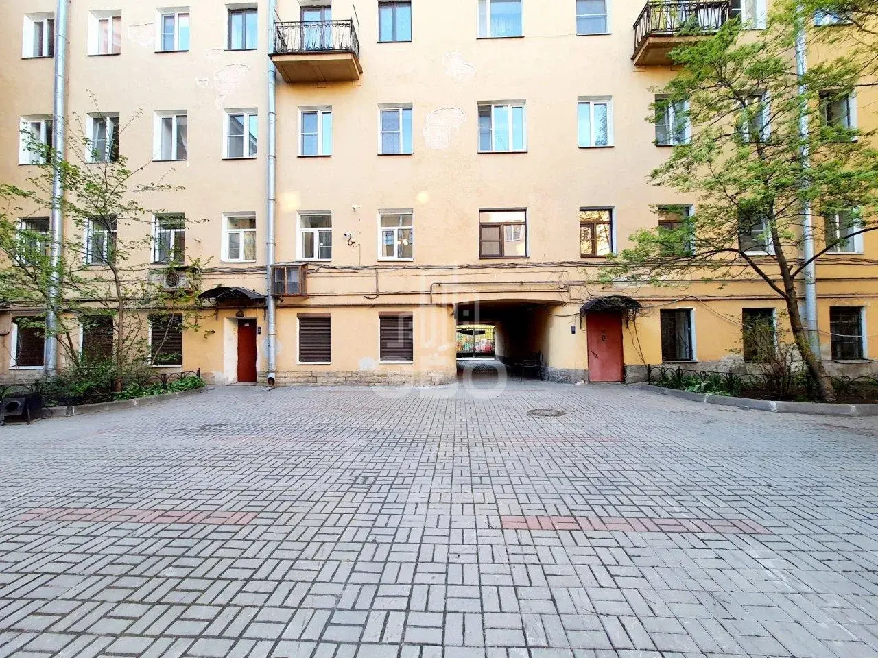 трехкомнатная квартира в Санкт-Петербурге по адресу: Садовая ул., 125