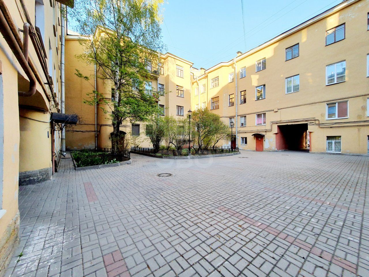 трехкомнатная квартира в Санкт-Петербурге по адресу: Садовая ул., 125