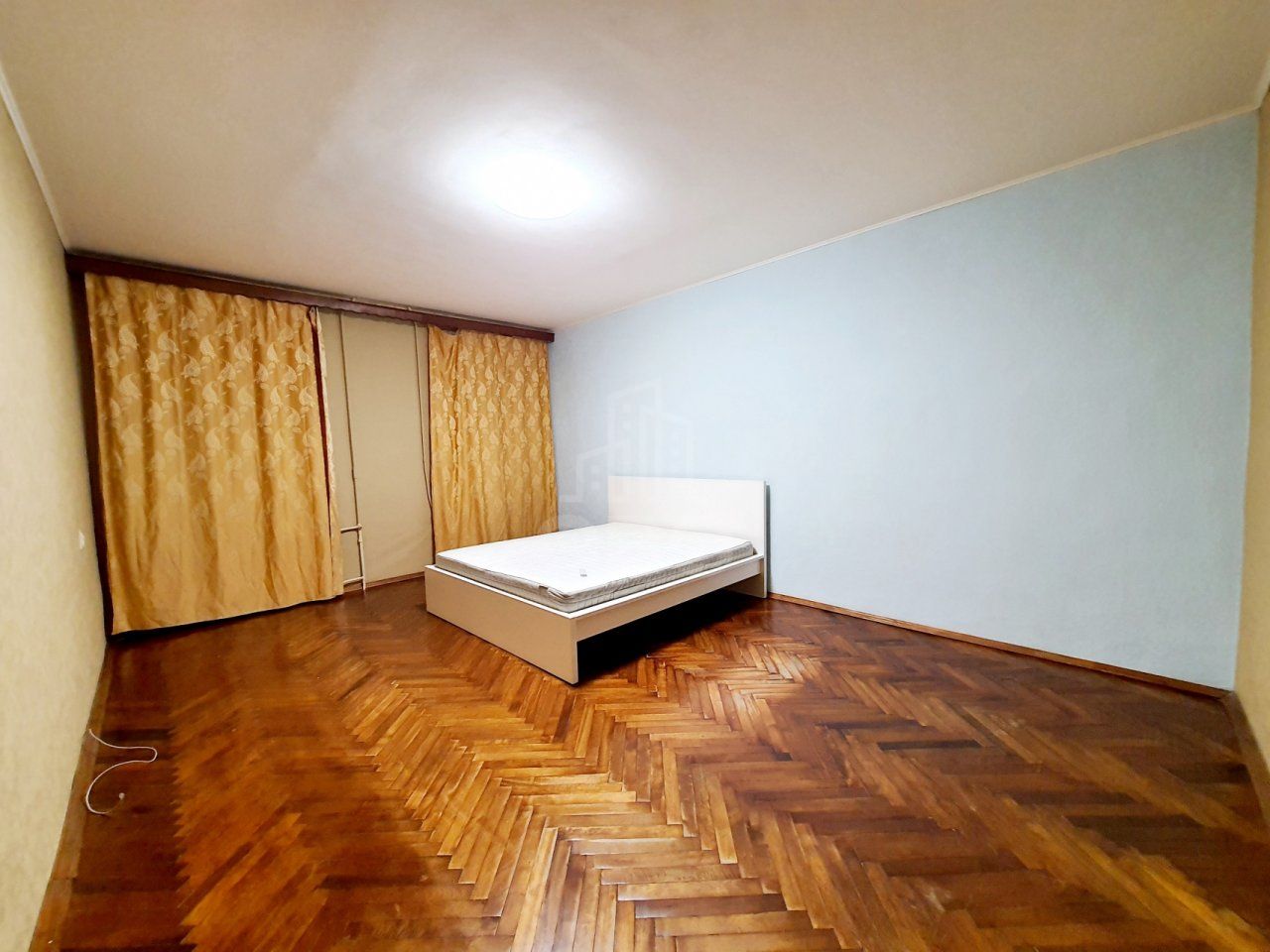 трехкомнатная квартира в Санкт-Петербурге по адресу: Садовая ул., 125