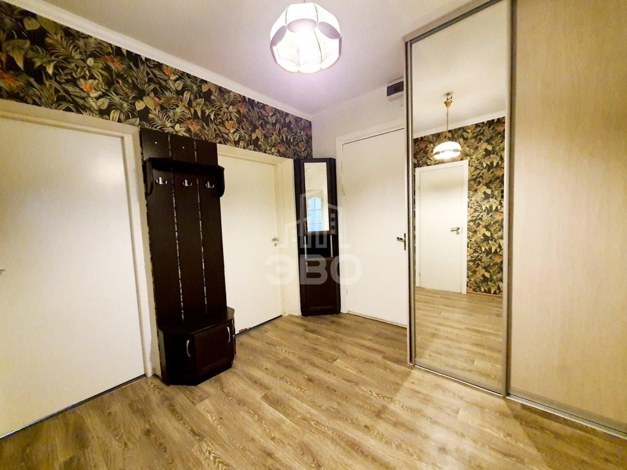 трехкомнатная квартира в Санкт-Петербурге по адресу: Садовая ул., 125