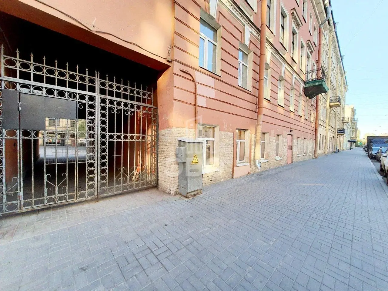 трехкомнатная квартира в Санкт-Петербурге по адресу: Садовая ул., 125