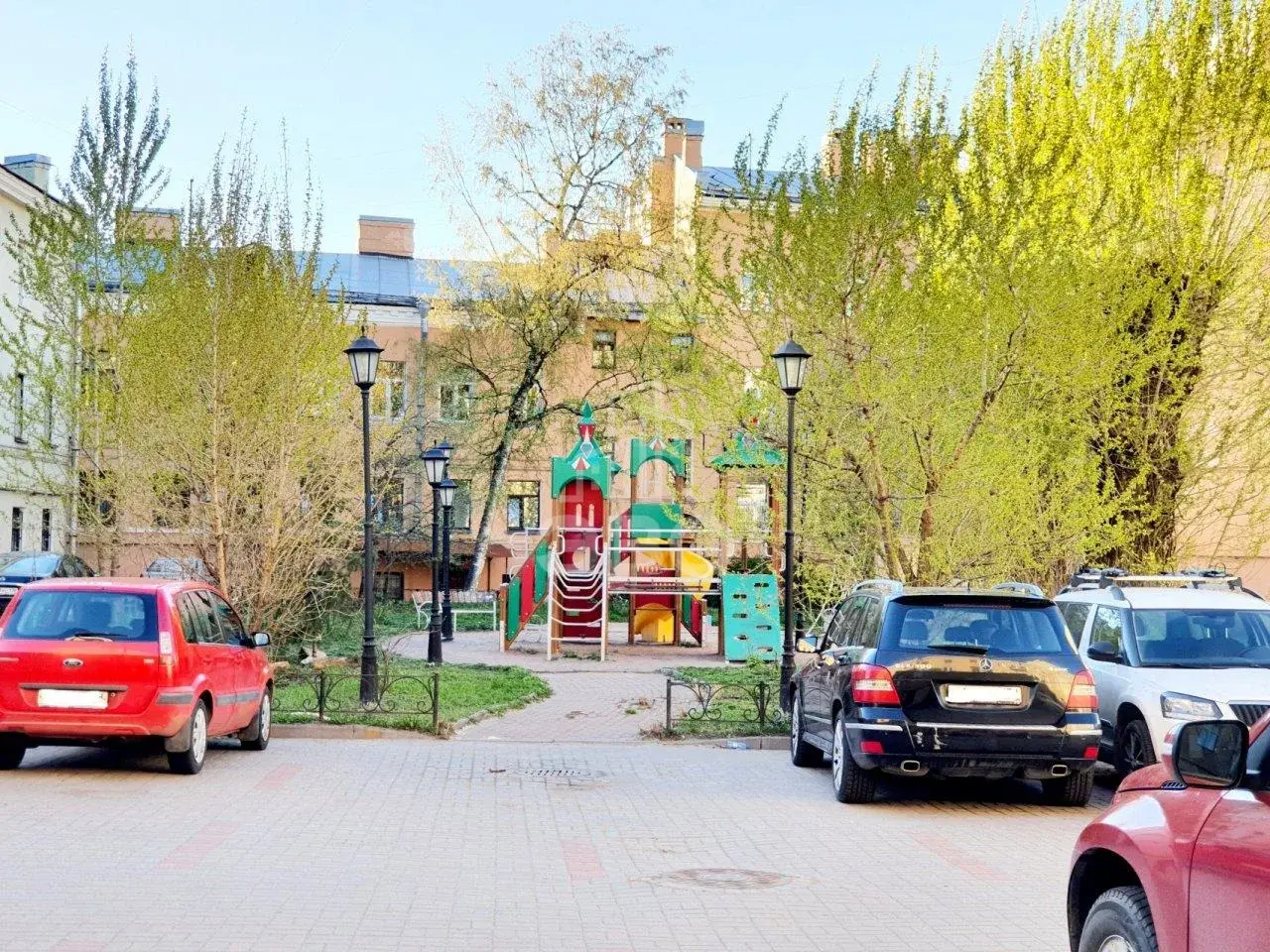 трехкомнатная квартира в Санкт-Петербурге по адресу: Садовая ул., 125