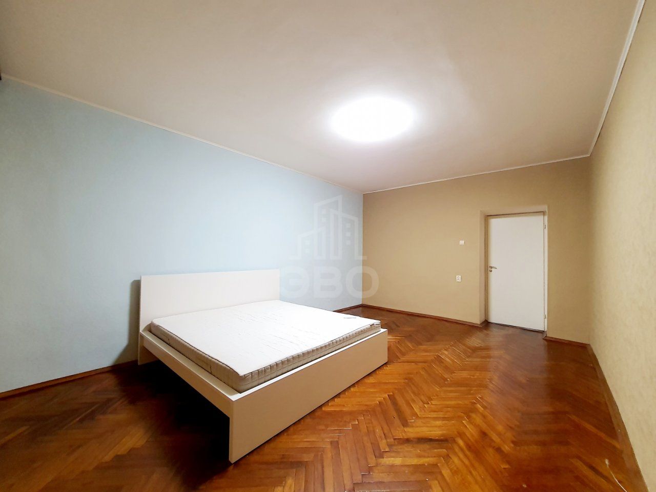 трехкомнатная квартира в Санкт-Петербурге по адресу: Садовая ул., 125