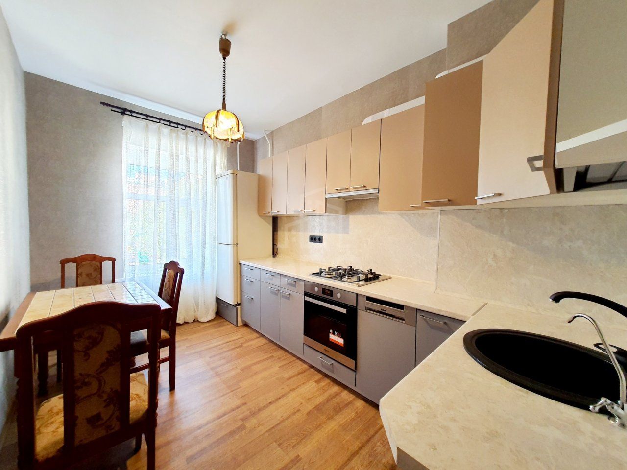 трехкомнатная квартира в Санкт-Петербурге по адресу: Садовая ул., 125