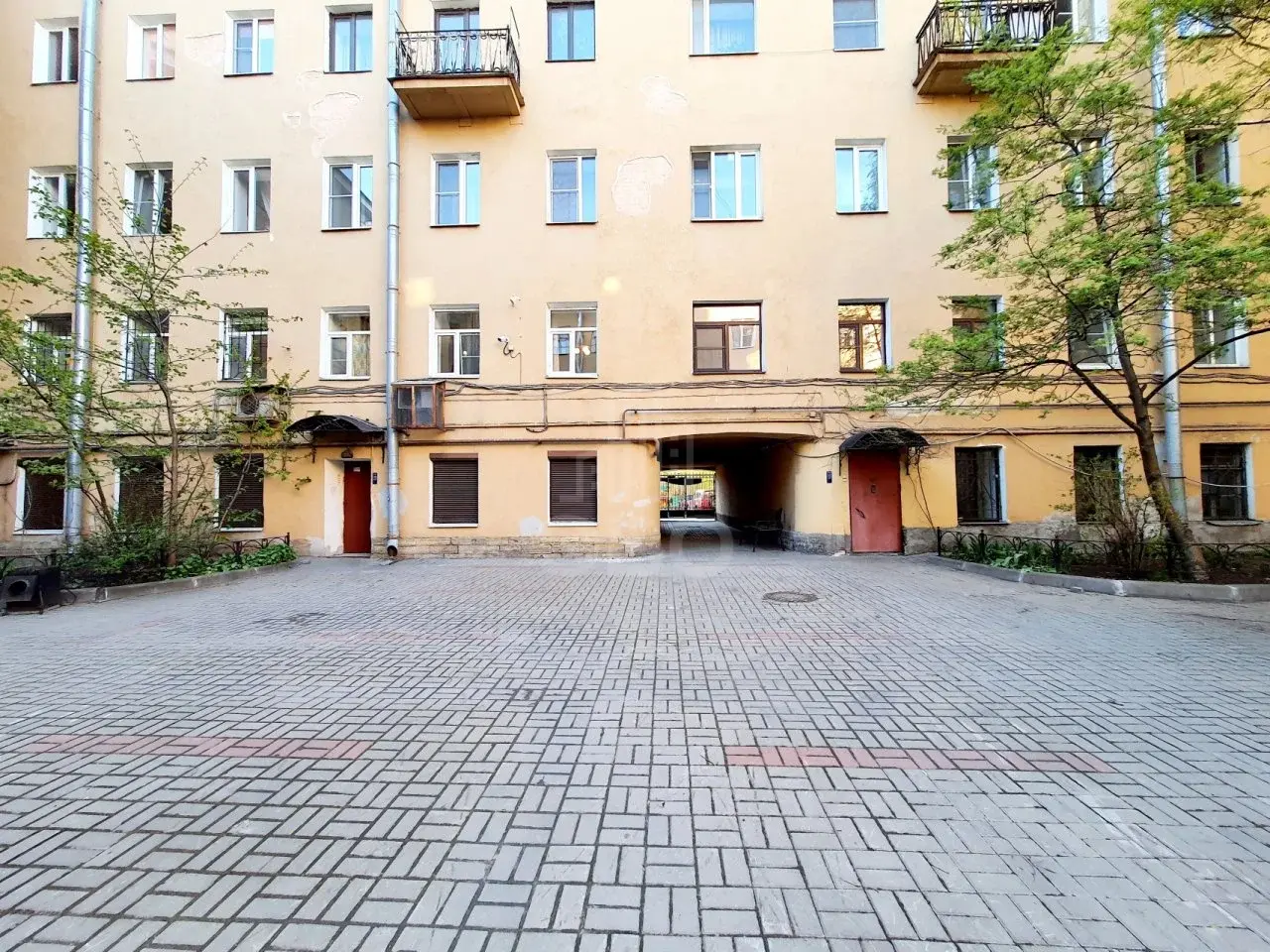 трехкомнатная квартира в Санкт-Петербурге по адресу: Садовая ул., 125