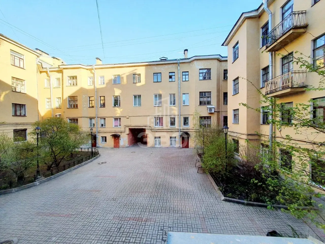 трехкомнатная квартира в Санкт-Петербурге по адресу: Садовая ул., 125