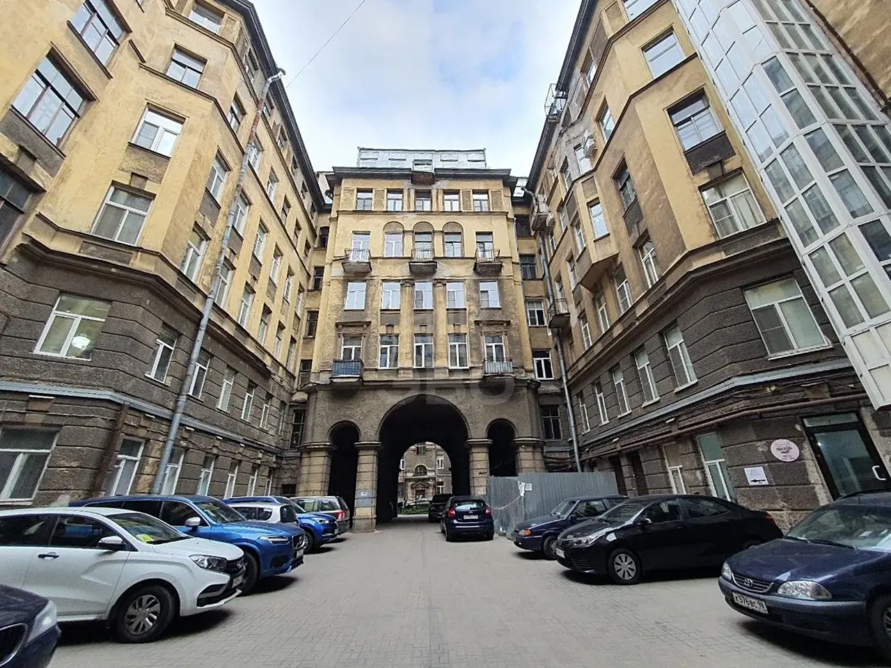 трехкомнатная квартира в Санкт-Петербурге по адресу: Загородный проспект, 24