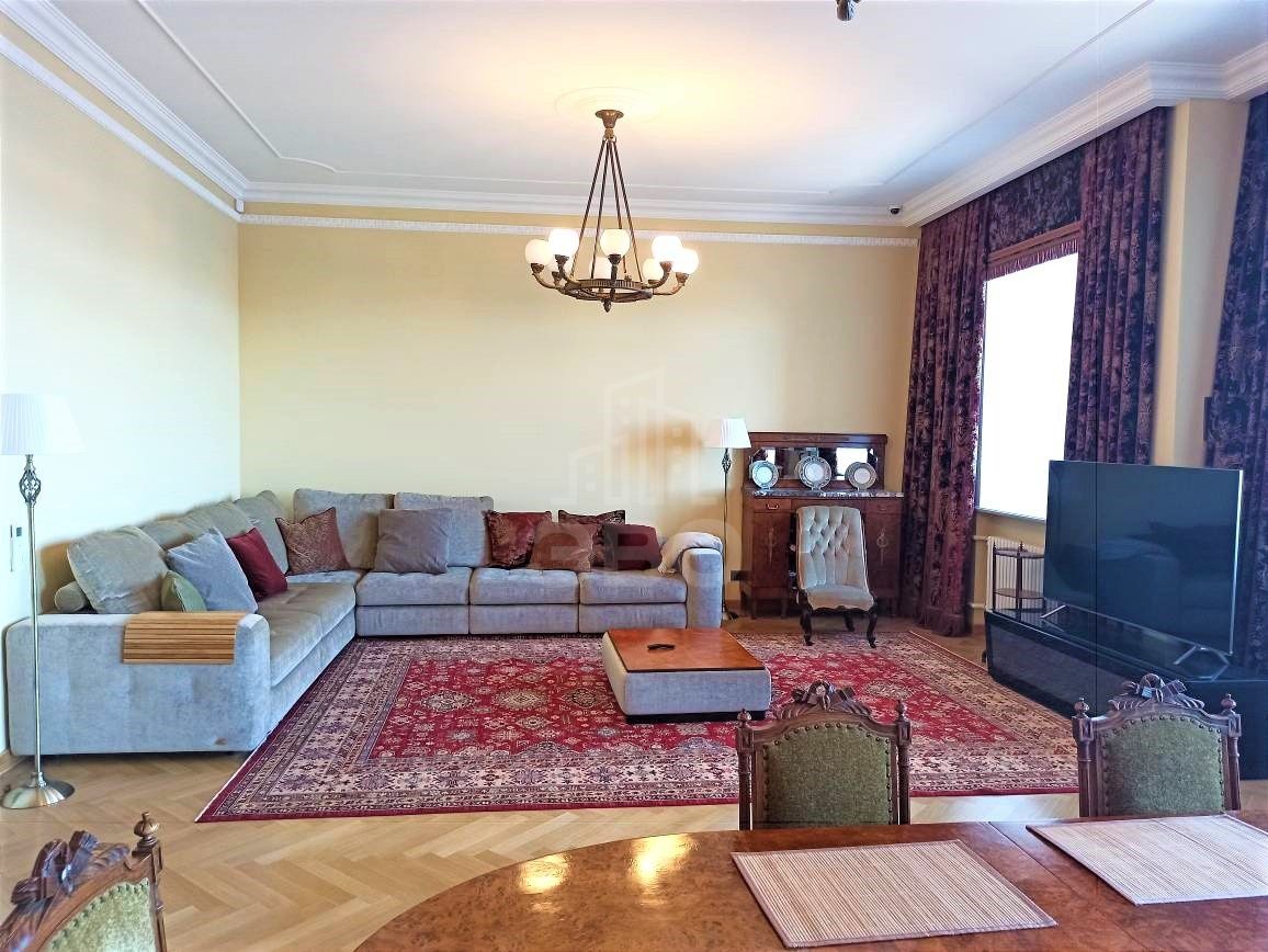 двухкомнатная квартира в Санкт-Петербурге по адресу: Миллионная ул., 15, литера Б